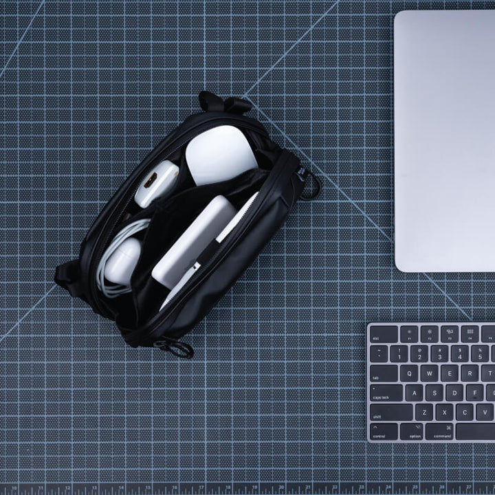 Wandrd Tech Bag Medium 2L